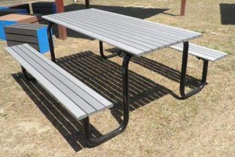 Moodie Z Piazza Accessible Aluminium Slat Setting
